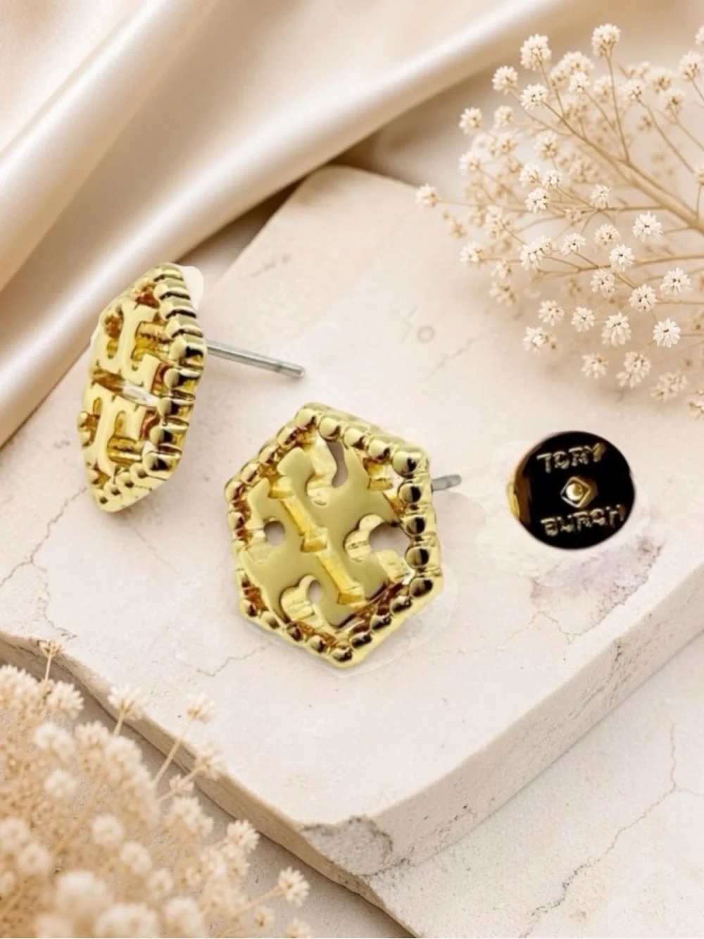 Tory Burch MILGRAIN HEX STUD EARRINGS IN GOLD